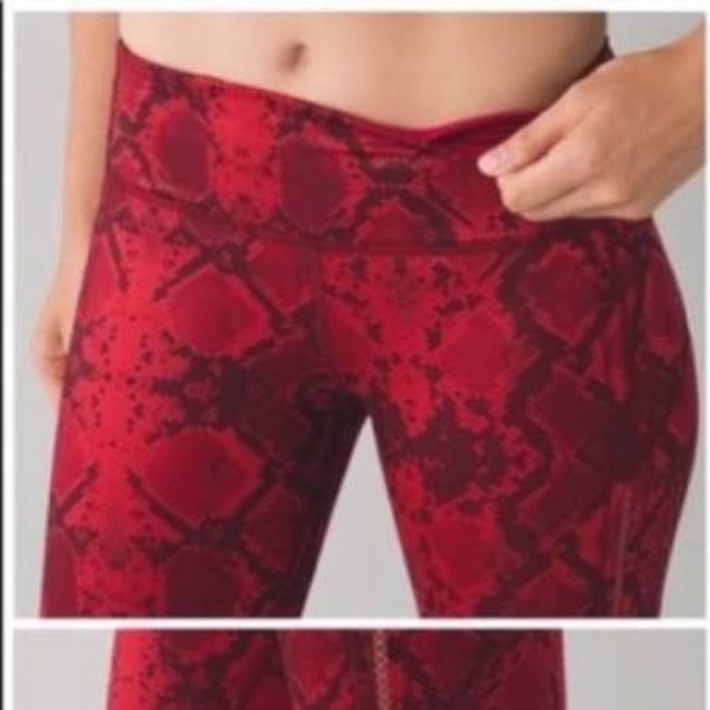 Lululemon Vent It Out Snakeskin Crop Legging - Picture 2 of 13